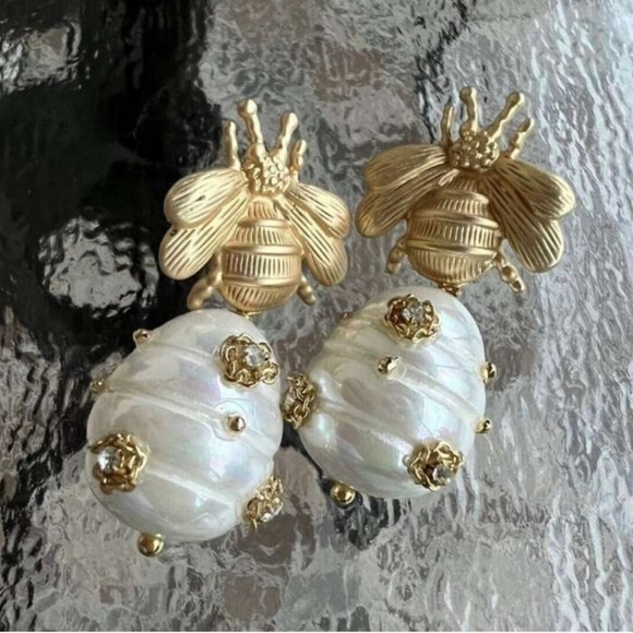 Gorgeous Bee Baroque Freshwater Pearl Drop Earrings Matte stainless steel - Picture 8 of 10